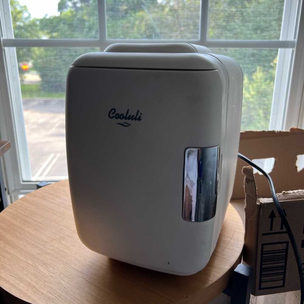 Cooluli White Mini Fridge Skincare Personal Office Dorm Lightweight Small Travel